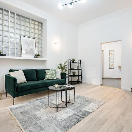 Four Bedroom Apartment, Old Town Bucureşti Ngoại thất bức ảnh