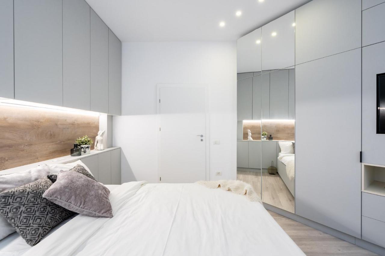 Four Bedroom Apartment, Old Town Bucureşti Ngoại thất bức ảnh