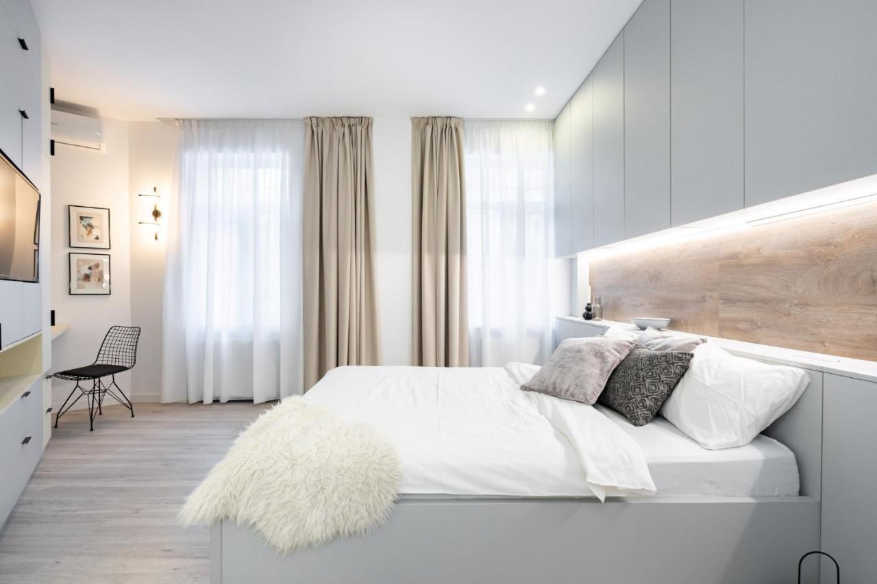 Four Bedroom Apartment, Old Town Bucureşti Ngoại thất bức ảnh
