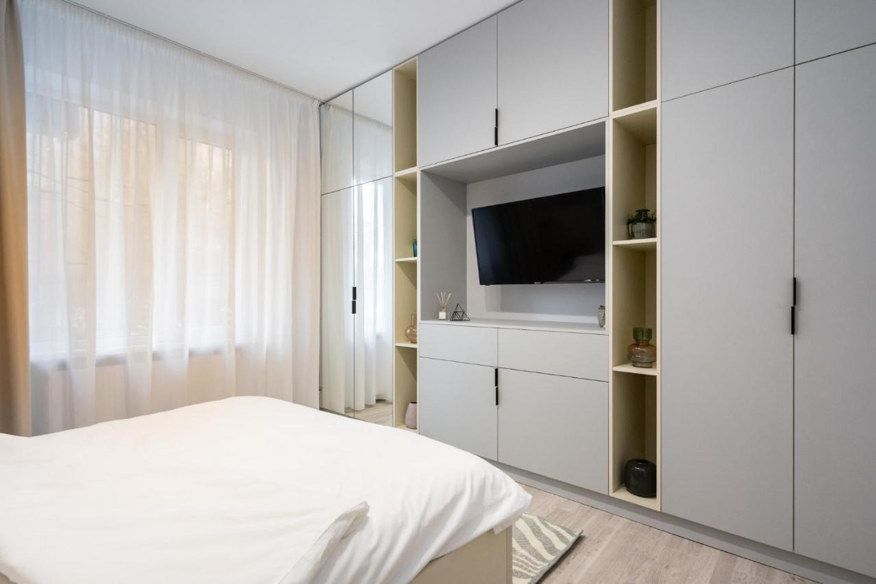 Four Bedroom Apartment, Old Town Bucureşti Ngoại thất bức ảnh