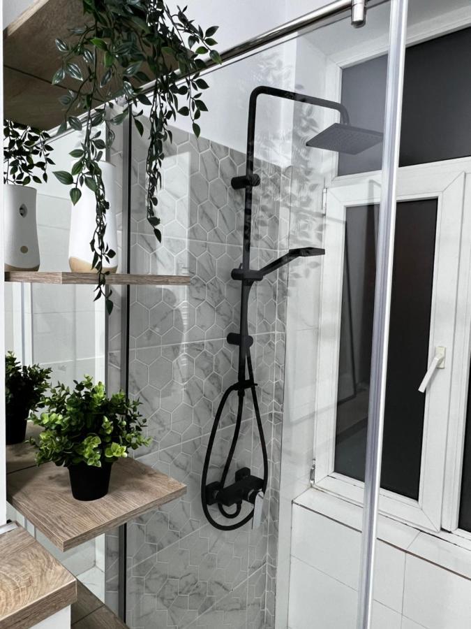 Four Bedroom Apartment, Old Town Bucureşti Ngoại thất bức ảnh