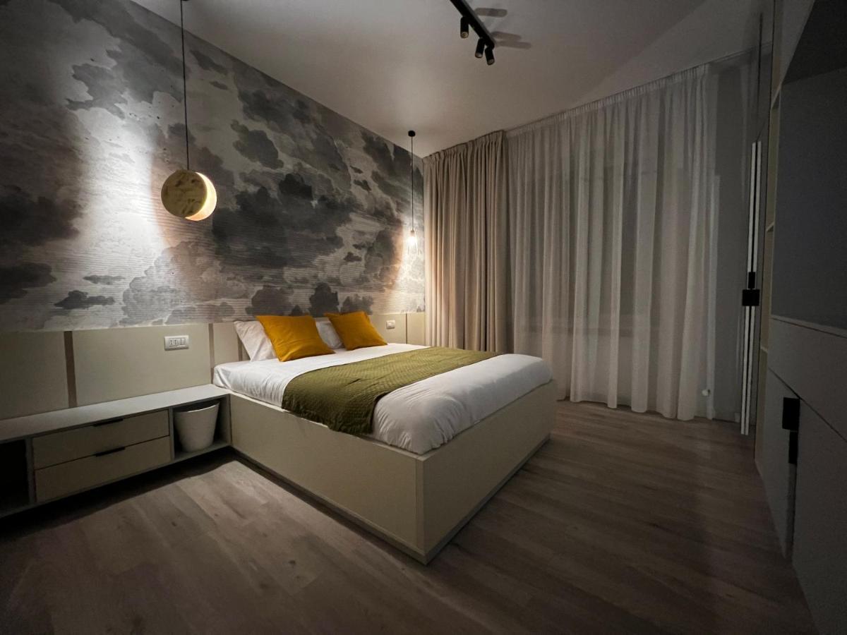 Four Bedroom Apartment, Old Town Bucureşti Ngoại thất bức ảnh
