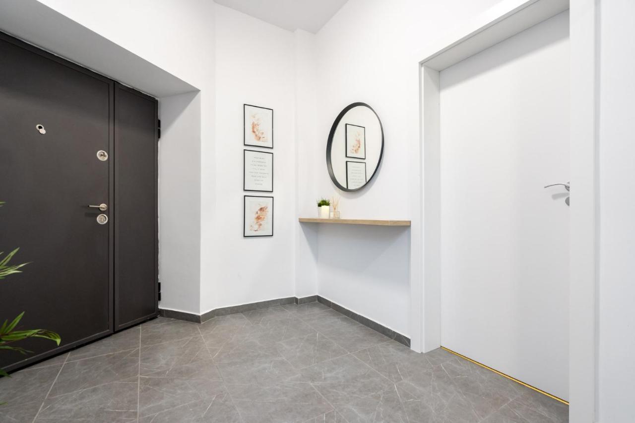 Four Bedroom Apartment, Old Town Bucureşti Ngoại thất bức ảnh