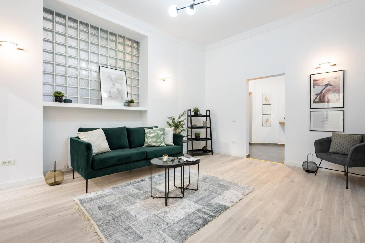 Four Bedroom Apartment, Old Town Bucureşti Ngoại thất bức ảnh