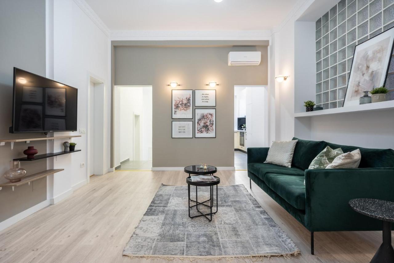Four Bedroom Apartment, Old Town Bucureşti Ngoại thất bức ảnh
