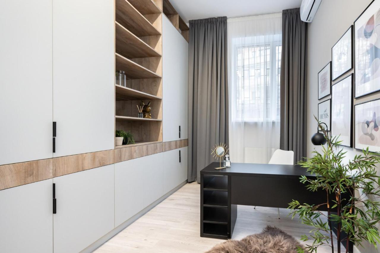 Four Bedroom Apartment, Old Town Bucureşti Ngoại thất bức ảnh