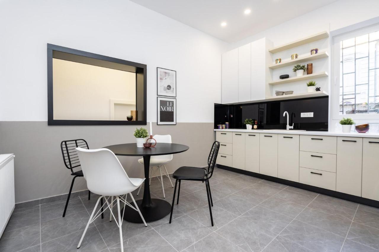 Four Bedroom Apartment, Old Town Bucureşti Ngoại thất bức ảnh