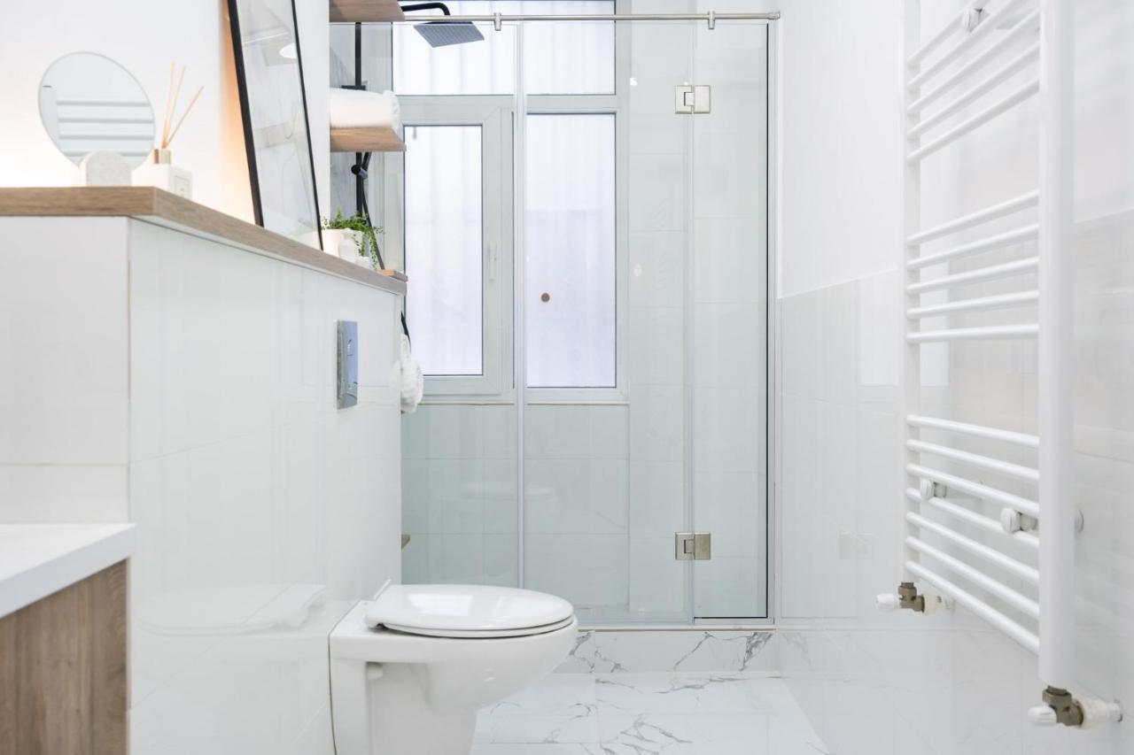 Four Bedroom Apartment, Old Town Bucureşti Ngoại thất bức ảnh