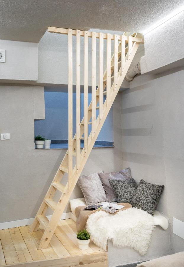 Four Bedroom Apartment, Old Town Bucureşti Ngoại thất bức ảnh